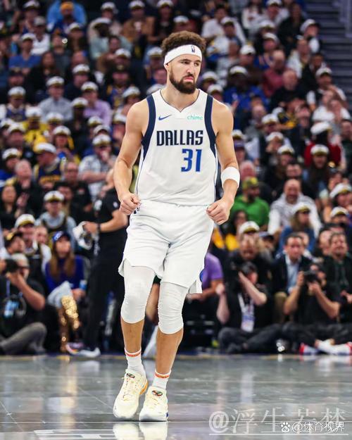 东契奇突破中投命中并造成犯规