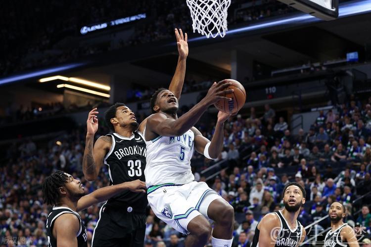 爱德华兹25+6 森林狼力克活塞